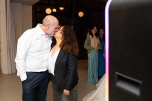 Souvenir photo grâce à une borne selfie privatisé pour votre évènement.