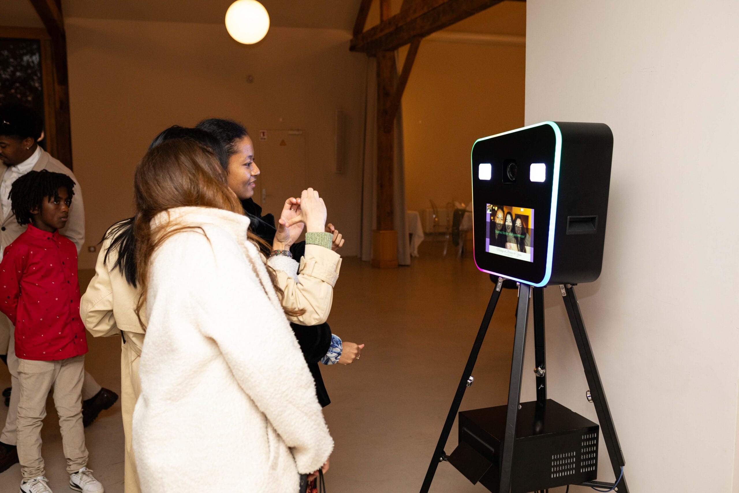 Animation photobooth conviviale pour événement d'entreprise en Normandie.
