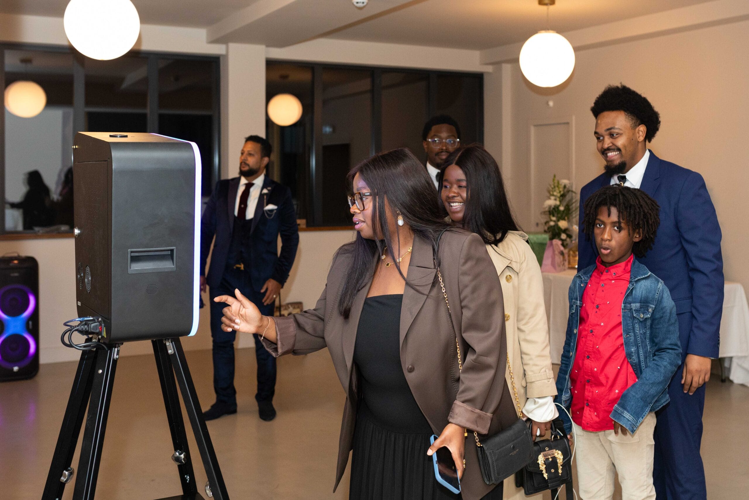 Animation photobooth conviviale pour événement familiale en Normandie.