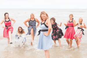 EVJF à Cabourg, les pieds dans l'eau.