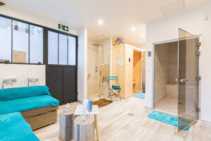 Aménagement intérieur d'un espace spa et bien-être pour la communication d'un établissement de luxe.