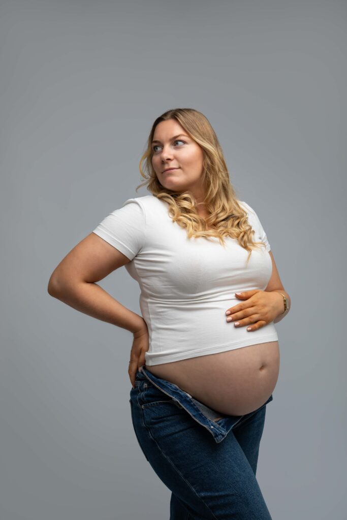 m2-photographie-studio-fond-blanc-seance-grossesse-honfleur-caen-le-havre-deauville-calvados-normandie-5