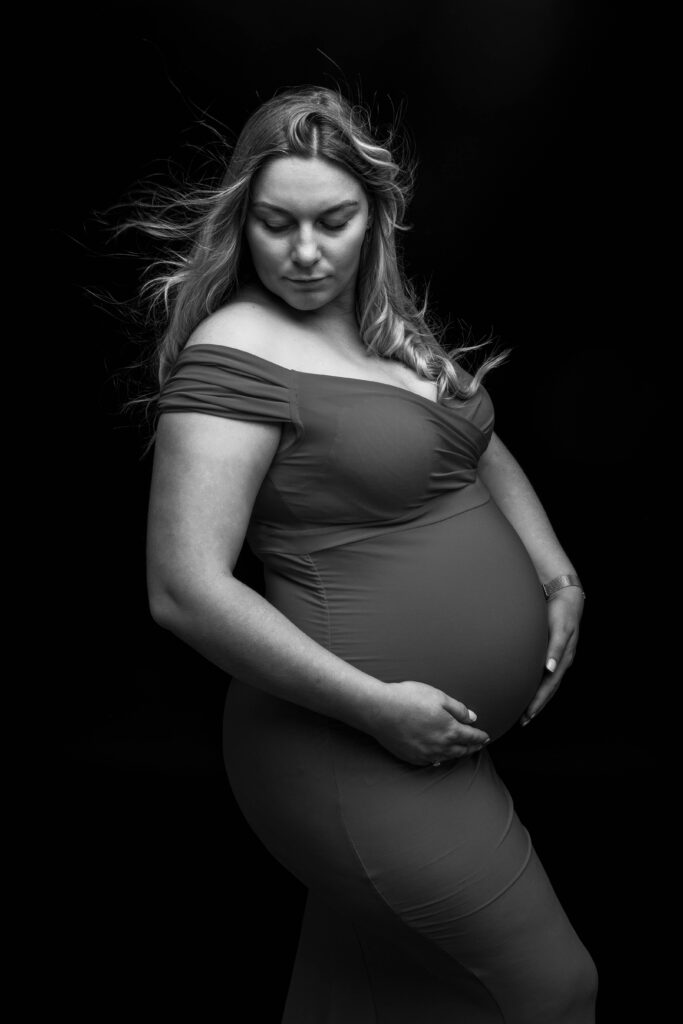 photographe-seance-grossesse-noir-et-blanc-studio-honfleur-caen-le-havre-deauville-calvados-1