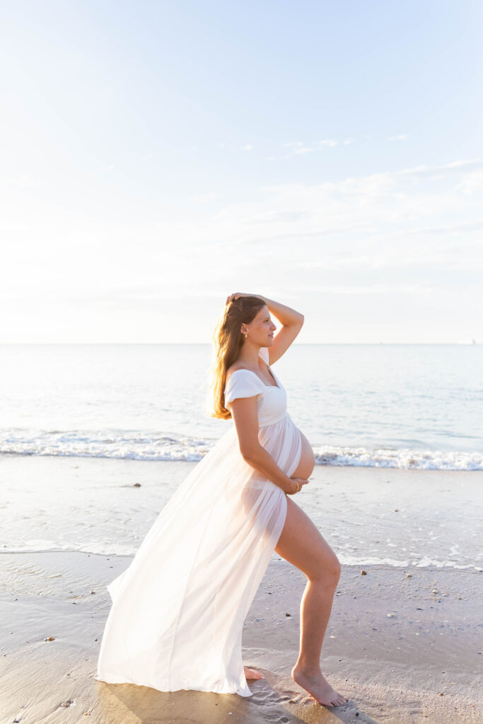 shooting-grossesse-plage-deauville-robe-blanche-1