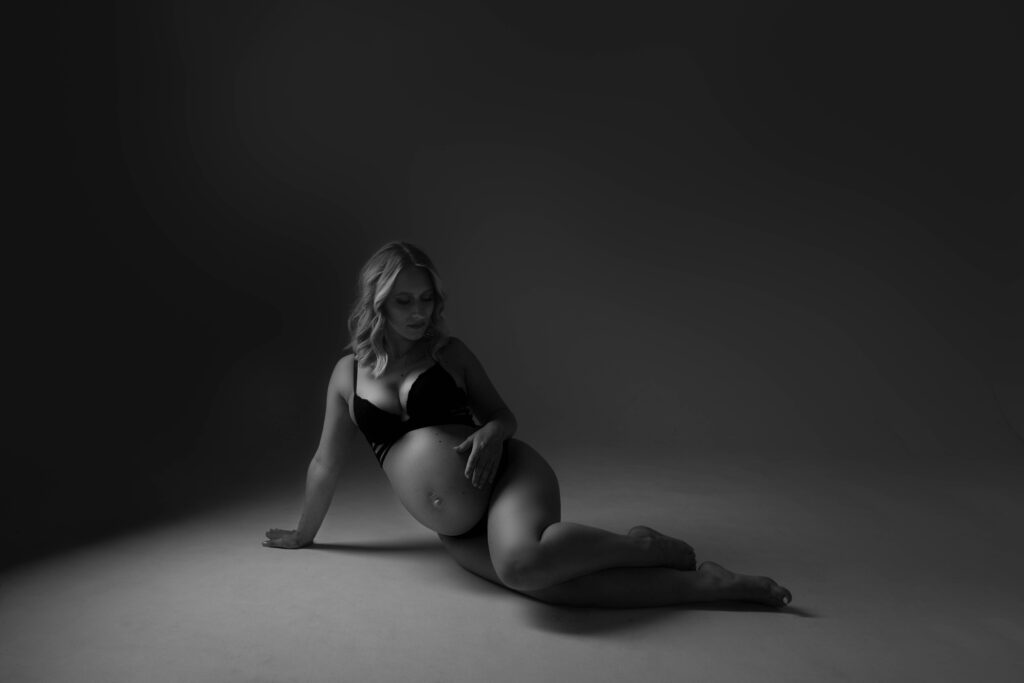 m2-photographie-seance-grossesse-lingerie-studio-deauville-calvados-11