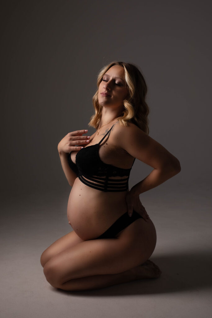 m2-photographie-seance-grossesse-lingerie-studio-deauville-calvados-6